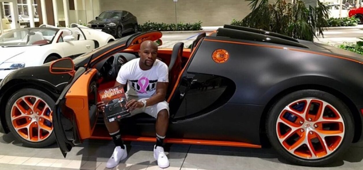 Floyd Mayweather non bada a spese: auto superlusso per ringraziare i suoi collaboratori