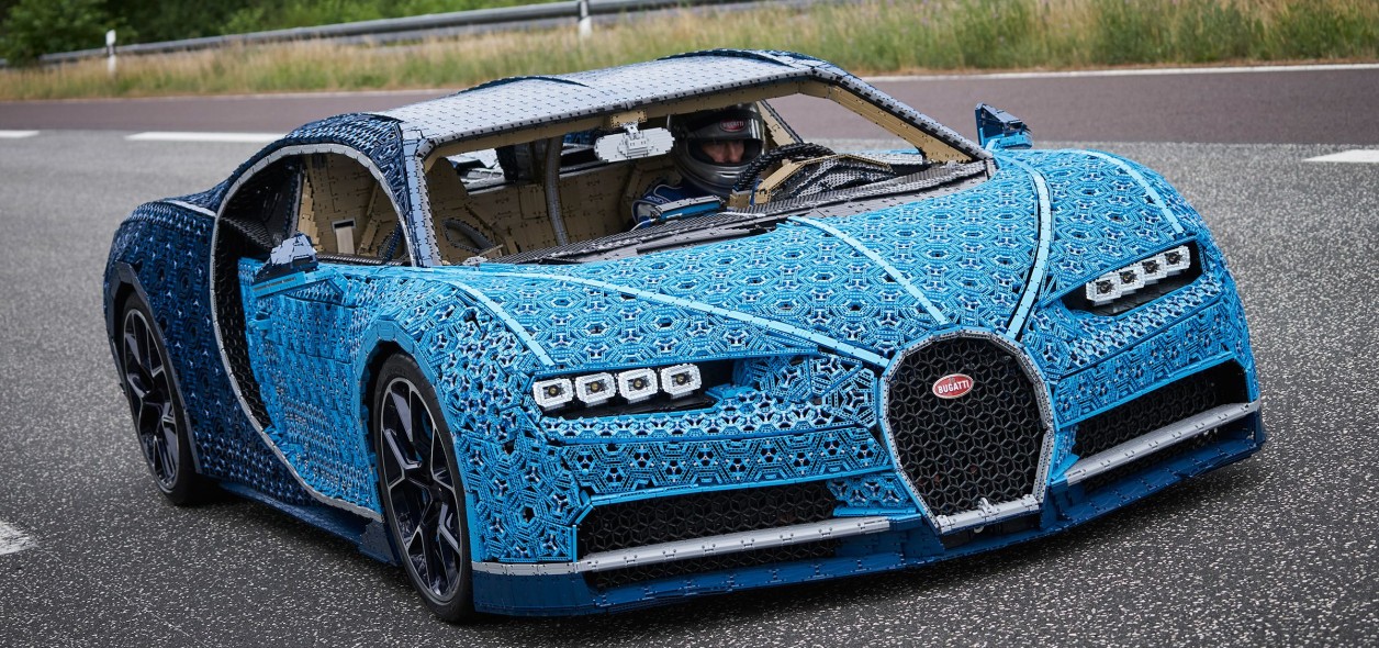 Bugatti Chiron, 1 milione di mattoncini per una supercar che va in pista!